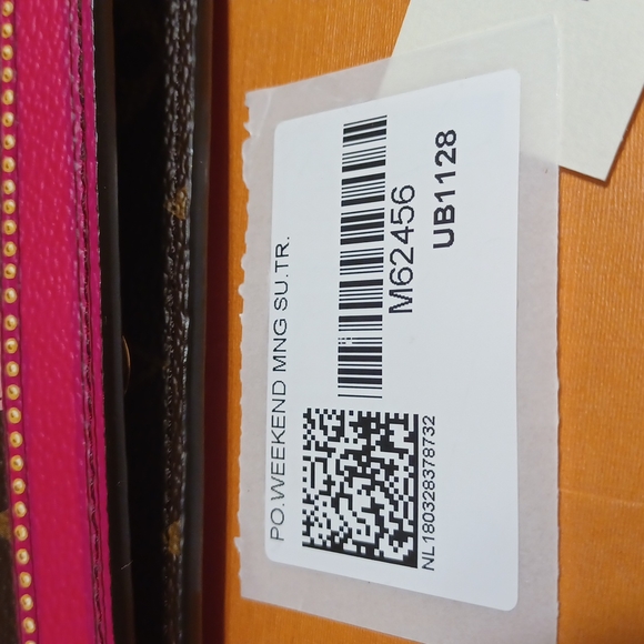 Louis vuttion crossbody - Picture 8 of 9